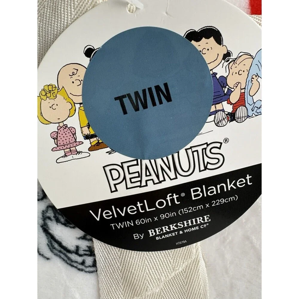 Snoopy  Blanket Oversized Velvety Soft Woodstock Hearts Balloons Twin 60 x 90 in